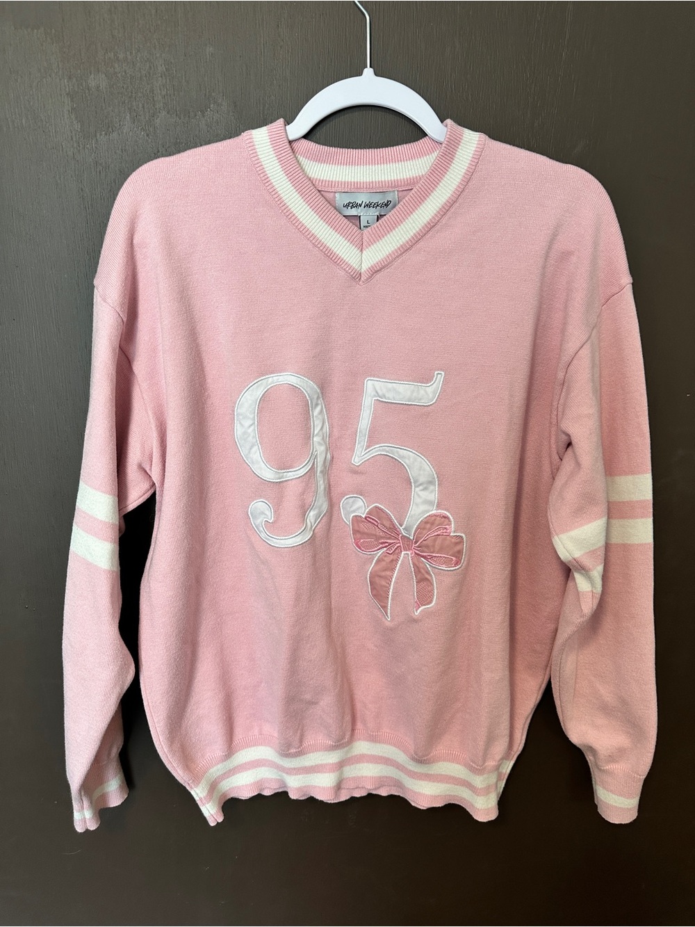 Urban Weekend Pink 95 Varsity Bow V-Neck Sweater Size Large